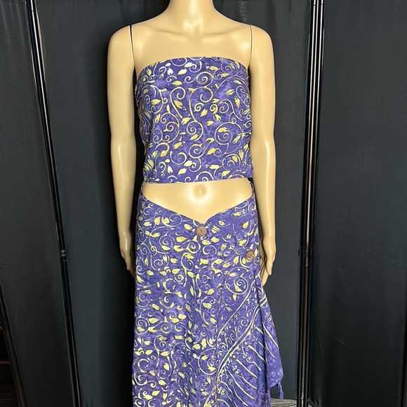 Two piece sarong/beach wear purchase in St Thomas VI - Picture 2 of 8